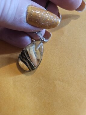 Elegant Teardrop Resin Pendant Necklace in Beige and Black - Unbranded